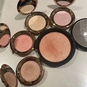 Becca highlight Party